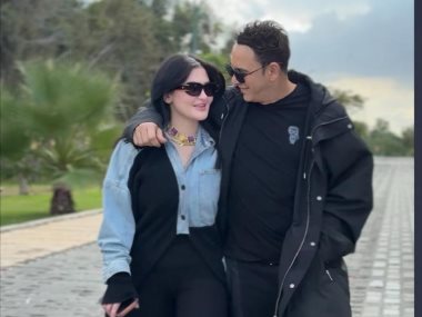  مصطفى قمر وزوجته