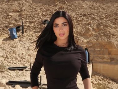 كارولين عزمي