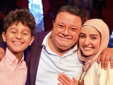  هلا رشدي وابنها وخالد جلال 