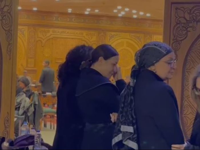 ريهام عبد الغفور في جنازة والدها اشرف عبد الغفور