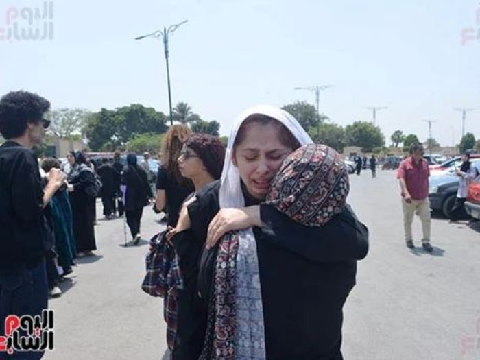 ريم احمد في جنازة والدتها فاتن الراعي