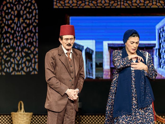محمد صبحي في مسرحية عيلة اتعملها بلوك