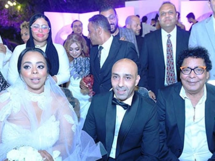 محمد منير والعروسين
