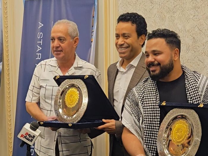 تكريم سامح حسين ومؤلف ومخرج فيلم استنساخ