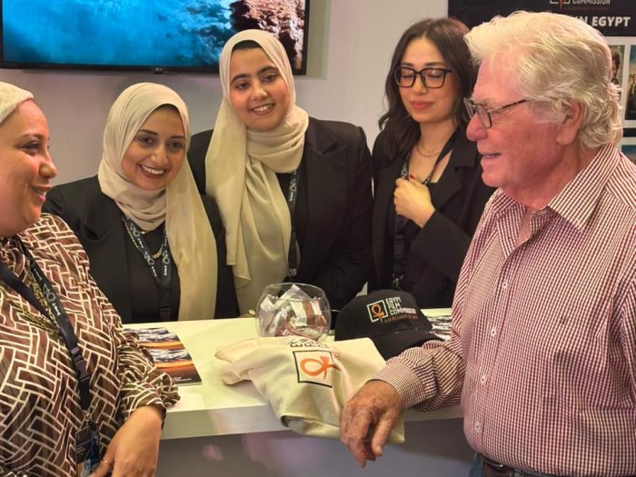 حسين فهمي ضمن الجولة