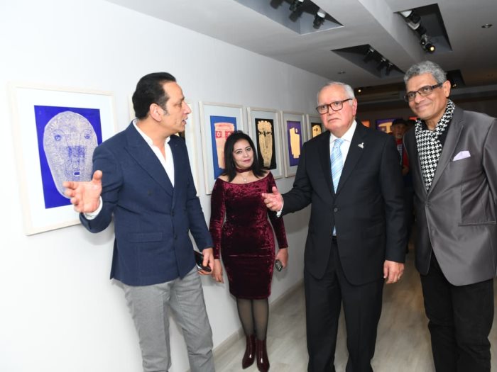 افتتاح معرض ألف وجه ووجه