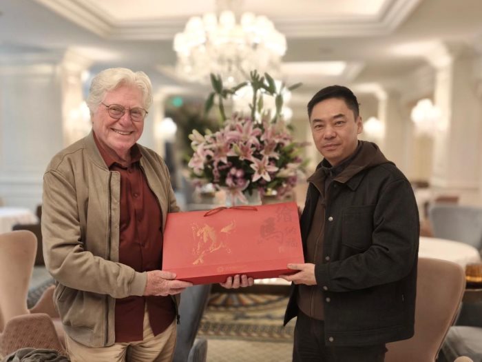 رئيس مهرجان القاهرة السينمائي الدولي يبحث توسيع آليات التعاون مع مهرجان بكين