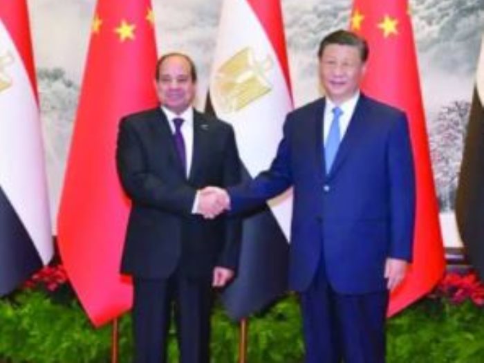 الؤئيس المصري عبد الفتاح السيسي ونظيره الصيني شي جين بينج
