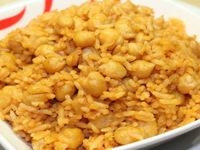 سلطة الحمص والأرز