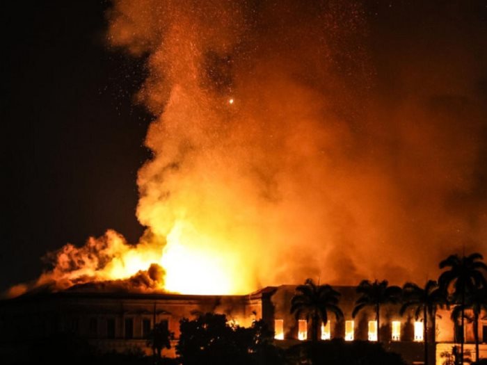 حريق المتحف الوطنى فى البرازيل
