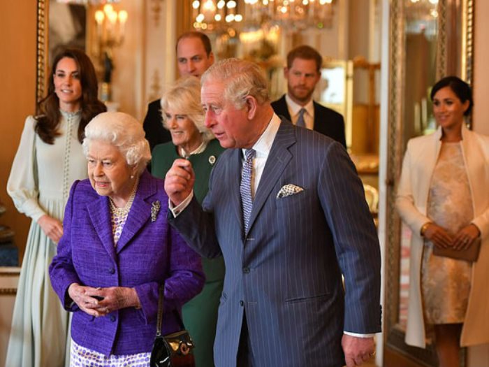 أفراد العائلة الملكية اثناء توجههم للحفل