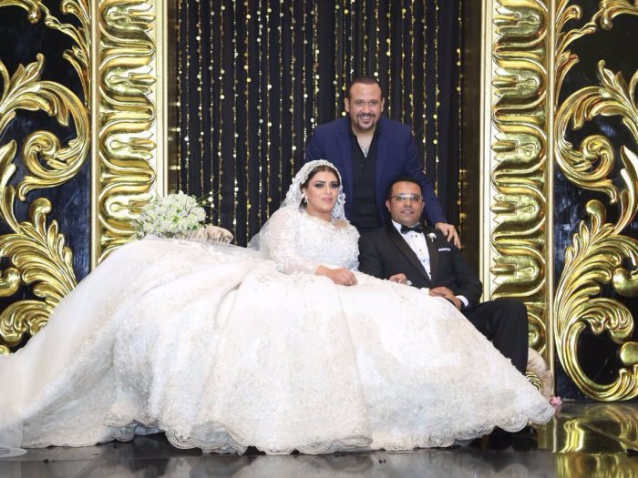 هشام عباس والعروسان