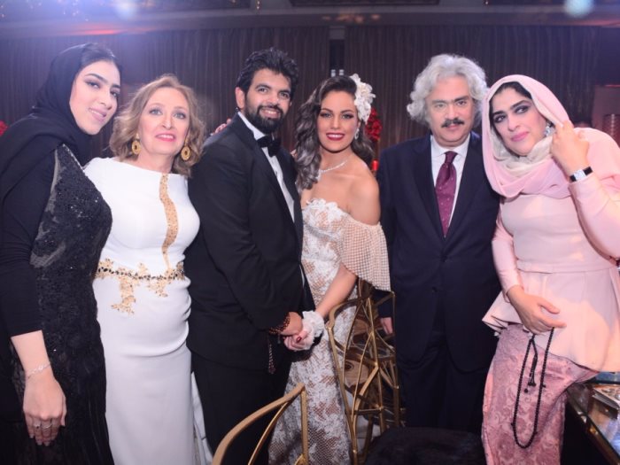 العروسان عبيدة أمير عبد المجيد والإعلامي أحمد الطاهرى وسط الأهل والأصدقاء