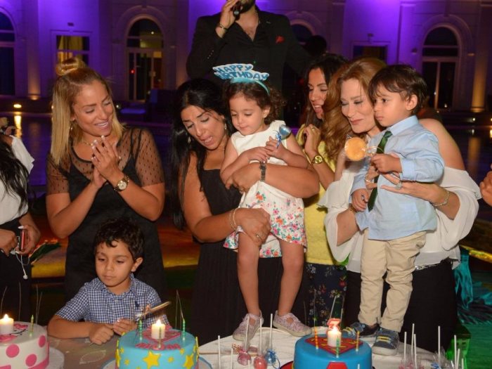 صور ريم البارودى تحتفل بعيد ميلاد شقيقتها الصغرى وأبنائها فى أجواء عائلية عين