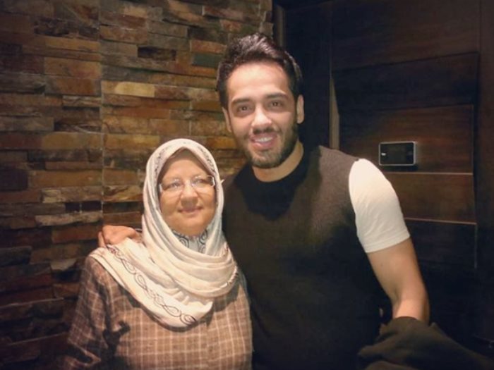 رامى جمال مع والدته 