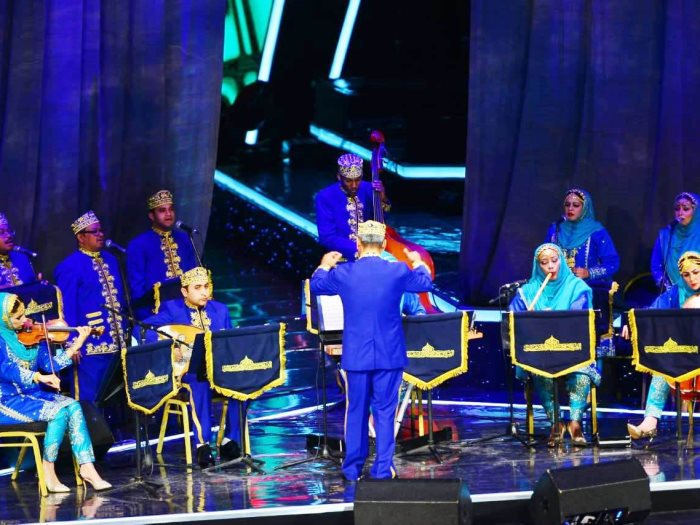 الفرقة السلطانية الأولى للموسيقى والفنون الشعبية من دولة عمان