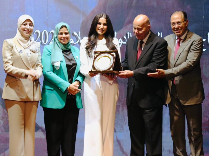 تكريم الفنانة درة 