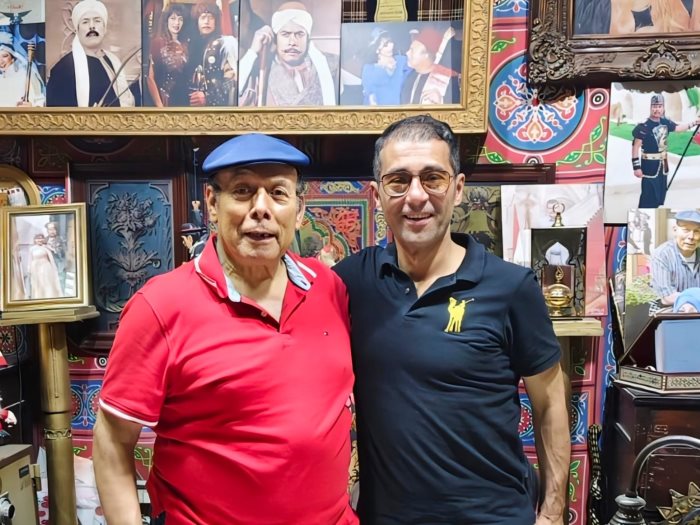 الكاتب الصحفي والناقد الفني جمال عبد الناصر مع النجم أحمد ماهر 