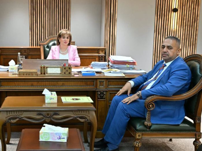 وزيرة الثقافة العراقية