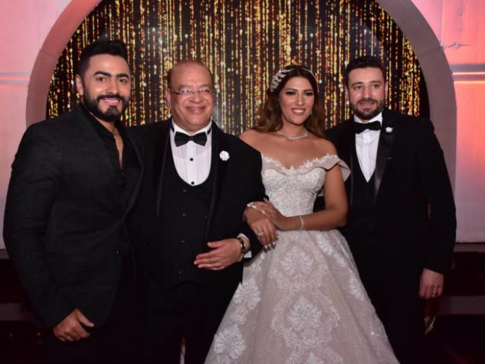 العروسان مع صلاح عبد الله وتامر حسنى