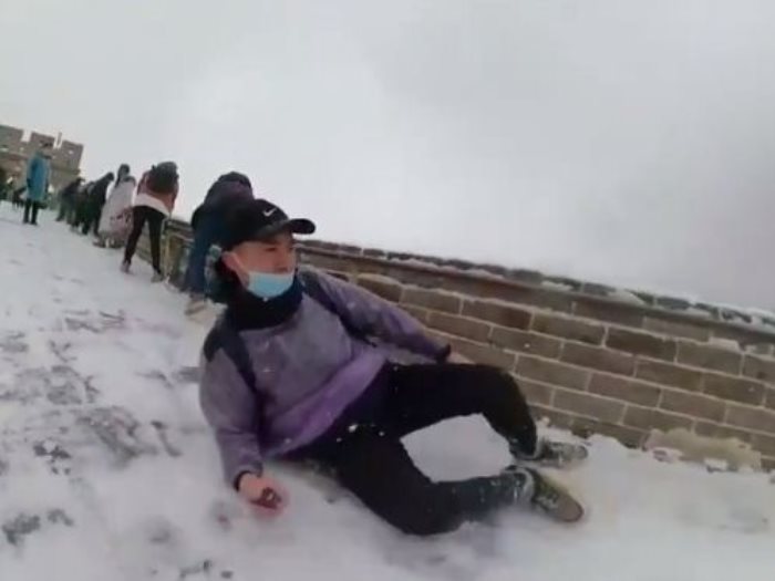 التزلج على سور الصين العظيم