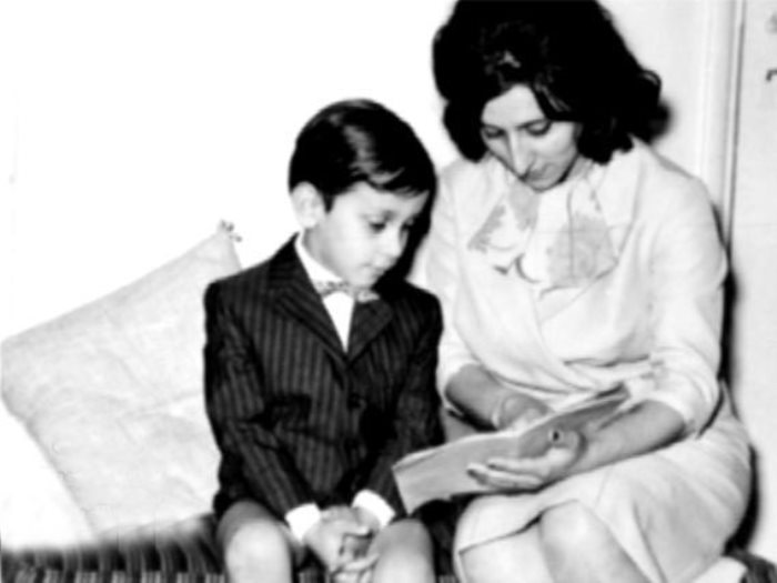 صورة نادرة لفيروز مع ابنها زياد الرحبانى - عين