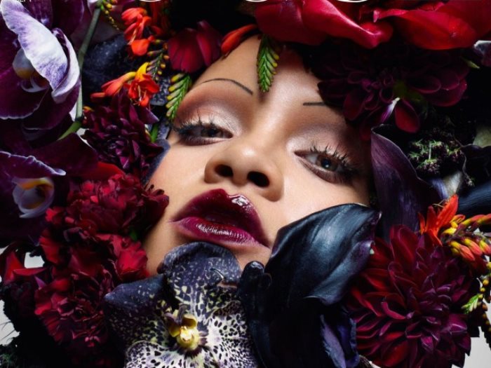 ريهانا لأول مرة على غلاف مجلة