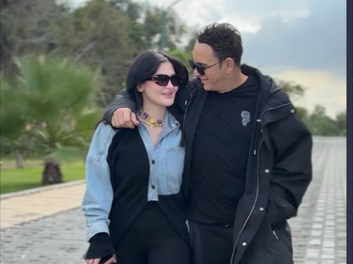  مصطفى قمر وزوجته