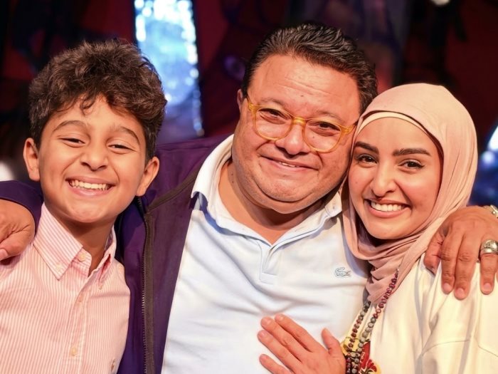  هلا رشدي وابنها وخالد جلال 