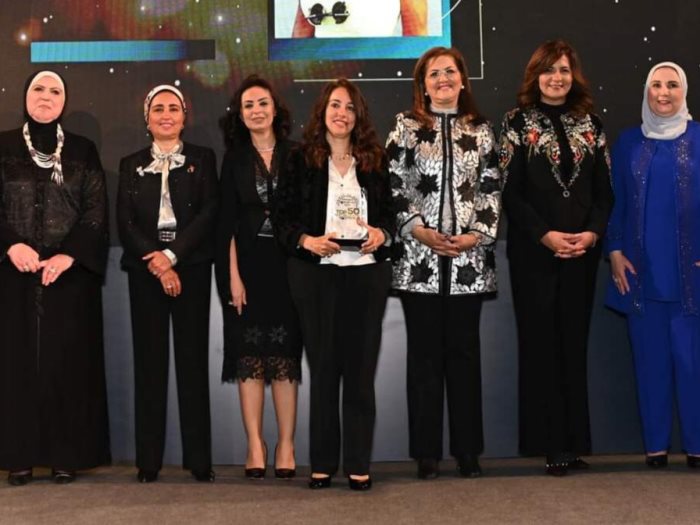 تكريم المؤلفة نجلاء الحديني ضمن السيدات الأكثر تأثيرًا في مصر