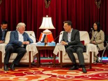 حسين فهمي  وفان يون نائب رئيس التحرير في مجموعة الصين للإعلام