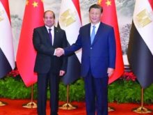 الؤئيس المصري عبد الفتاح السيسي ونظيره الصيني شي جين بينج