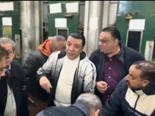 مصطفى كامل يودع أعضاء نقابة الموسيقيين المتجهين للعمرة 