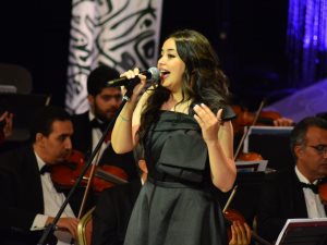 فرح الموجى تتألق فى غناء الدوامة للشحرورة بحفل مهرجان الموسيقى العربية