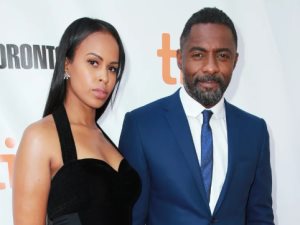 بعد اختيار إدريس ألبا كأثر الرجال إثارة.. خطيبته: بحب أصحى على رؤية وجهه